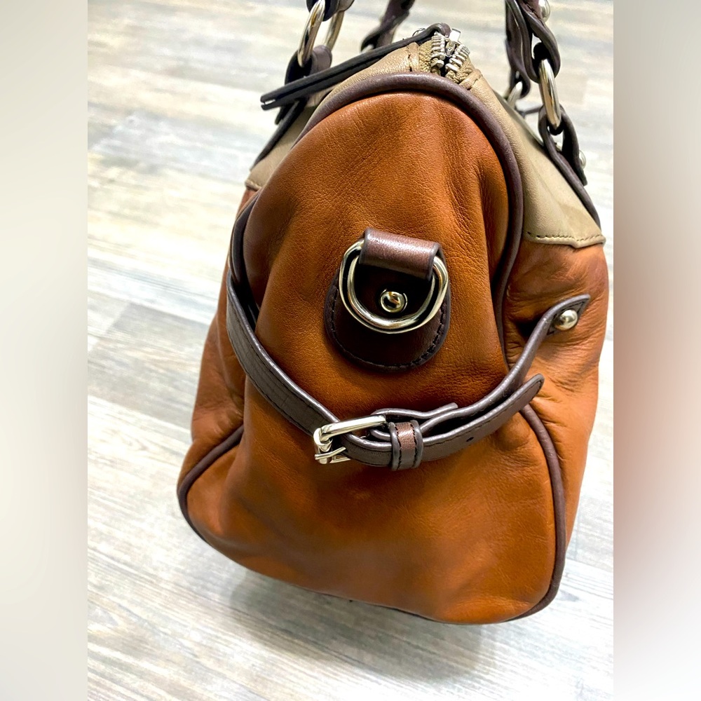 Danier Leather Handbag & Shoulder Bag - Picture 9 of 9